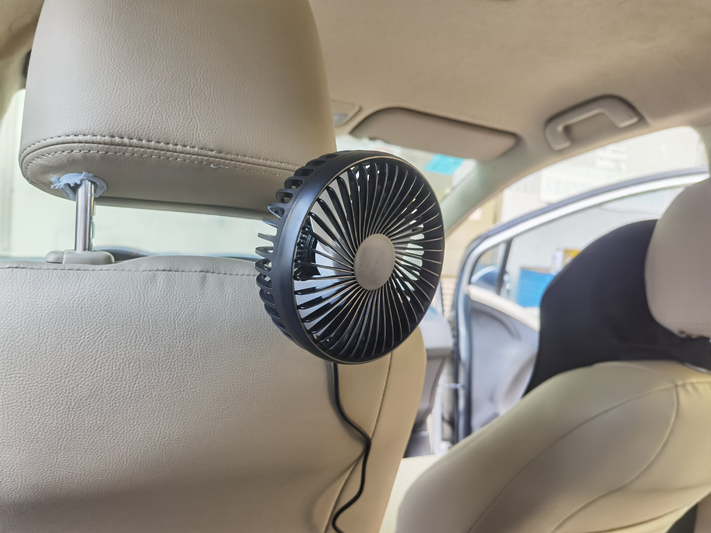 1Pc Car Cooling Fan Portable Rotatable USB Vehicle Fan Backseat Clip Fan Dashboard Window Suction Fan For SUV RV Pickup With 3 Speeds